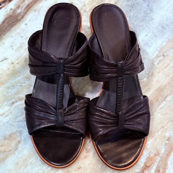 Women’s FRYE & CO Leiah Bow black leather sandals- Size 9.5 - Picture 2 of 7